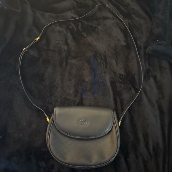 Gucci purse. Vintage and had a big bend and a bit of a cut on the strap - Picture 3 of 3